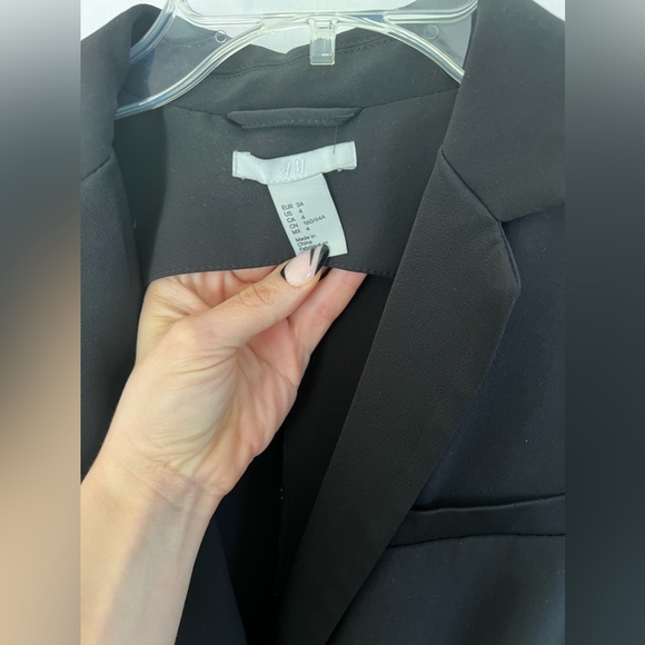 🌹 3 for $25 🛍️ H&M Black Sleeveless Tuxedo Jumpsuit - Picture 5 of 13